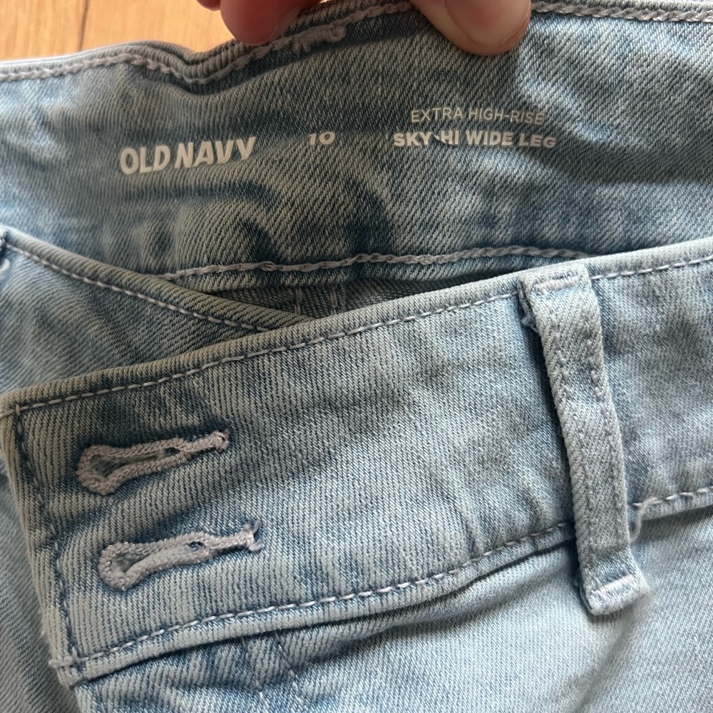 Old Navy Sky Hi Wide Leg Jeans in Light Blue - Picture 2 of 3